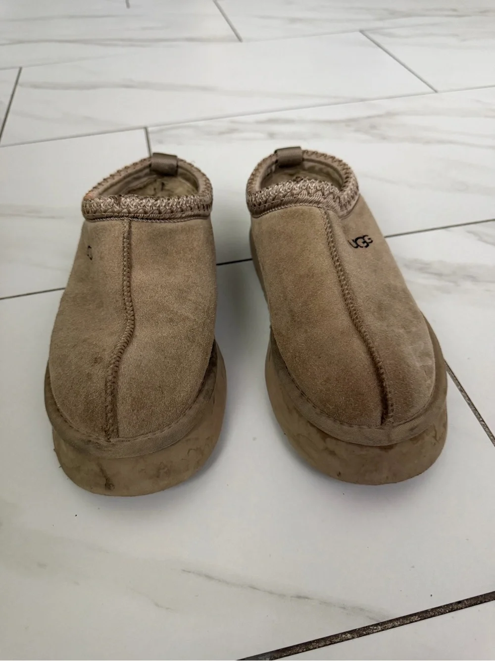 UGG woman’s Slip-On Clog in Chestnut Suede